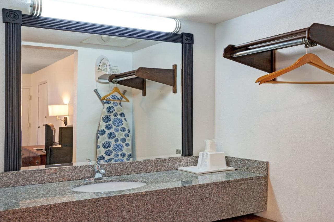 Zen Living Suites Extended Stay - Jacksonville - University Blvd Bagian luar foto