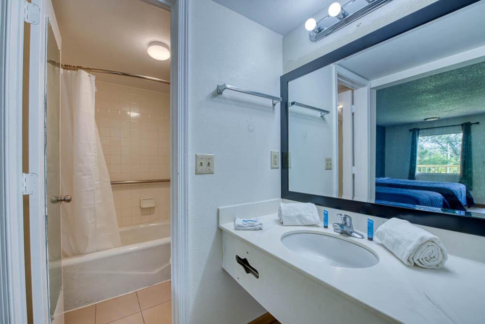 Zen Living Suites Extended Stay - Jacksonville - University Blvd Bagian luar foto